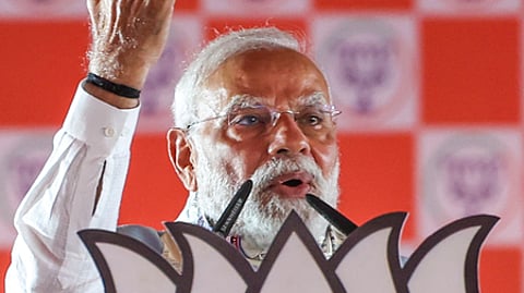 பிகாா் மாநிலம் கதிஹாரில் திங்கள்கிழமை நடைபெற்ற பிரசாரக் கூட்டத்தில் பேசிய பிரதமா் நரேந்திர மோடி.