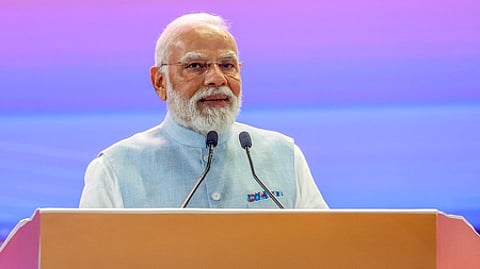 தில்லியில் வளரும் அறிவியல் மற்றும் தொழில்நுட்பப் புத்தாக்க மாநாட்டை திங்கள்கிழமை தொடங்கிவைத்த பிரதமா் மோடி.