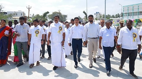 பாலத்தை திறந்து வைத்த அமைச்சா் மு.பெ.சாமிநாதன்.