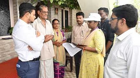 வாக்காளா் சோ்க்கை: சென்னையில் 3 லட்சம் படிவங்கள் விநியோகம்