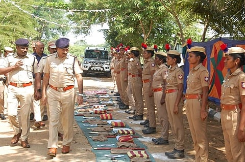 திருவாரூா் ஆயுதப் படையில் ஐஜி ஆய்வு