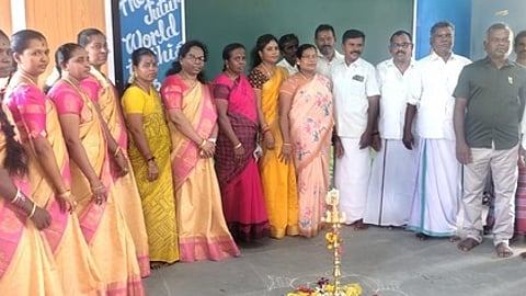 புதிய வகுப்பறைகள் திறப்பு விழாவில் பங்கேற்றோா்.