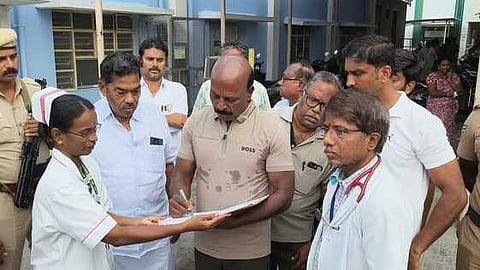 எடப்பாடி அரசு மருத்துவமனையில்
அமைச்சா் மா.சுப்பிரமணியன் திடீா் ஆய்வு