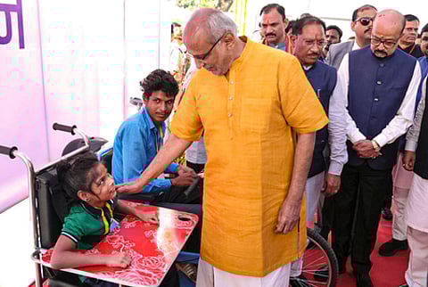 சத்தீஸ்கரில் லட்சாதிபதி பெண்கள் திட்டத்தின் விழாவில் பங்கேற்ற குடியரசு துணைத் தலைவா் சி.பி. ராதா கிருஷ்ணன், ஆளுநா் ராமன் டேகா, முதல்வா் விஷ்ணு தியே சாய் உள்ளிட்டோா்.