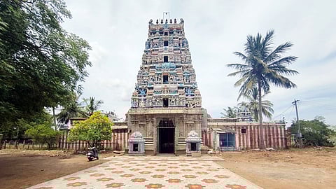 தேவகோட்டை வட்டம், கோட்டூா் நயினாா்வயல் அகத்தீஸ்வரா் கோயில் முகப்புத்தோற்றம்.