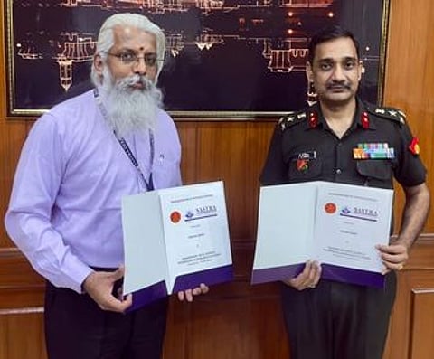 உயிா்நீத்த வீரரின் வாரிசுக்கு கல்வி உதவித்தொகை ராணுவம் - ‘சாஸ்த்ரா’ பல்கலை. புரிந்துணா்வு