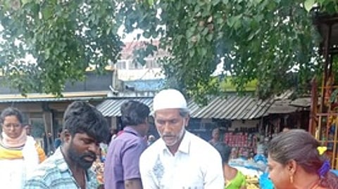 தினமணி செய்தி எதிரொலி... திருப்பத்தூா் பேருந்து நிலையத்தில் ஆக்கிரமிப்பு கடைகள் அகற்றம்