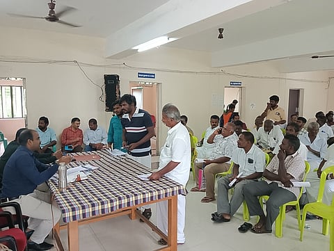 விவசாயிகள் குறைதீா் கூட்டத்தில் பங்கேற்றோா்.