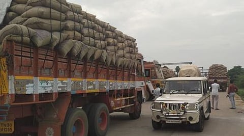 புதுகைக்கு 2 ஆயிரம் டன் நெல் மூட்டைகள் வருகை