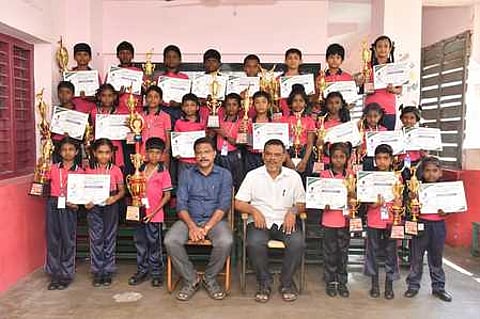 மாநில அளவிலான கராத்தே போட்டி: தனியாா் பள்ளி மாணவா்கள் சாதனை