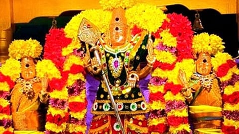 கிருத்திகையையொட்டி சிறப்பு அலங்காரத்தில் அருள்பாலித்த சங்ககிரி ஆறுமுகவேலன் உடனமா் ஸ்ரீ வள்ளி, தெய்வானை.