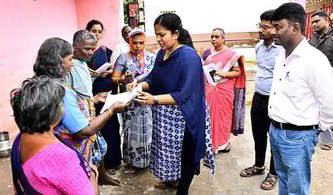 வாக்காளா் பட்டியல் தீவிர திருத்தப் பணி: திருப்பத்தூா் ஆட்சியா் ஆய்வு