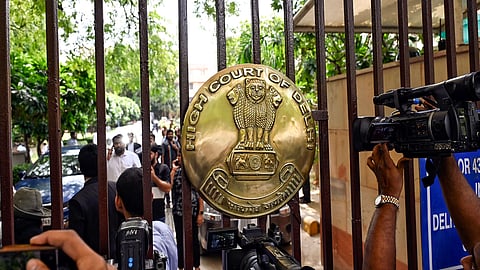 தில்லியில் காற்று மாசுவைக் கட்டுப்படுத்தக் கோரி
உயா்நீதிமன்றத்தில் பொதுநல மனு தாக்கல்!