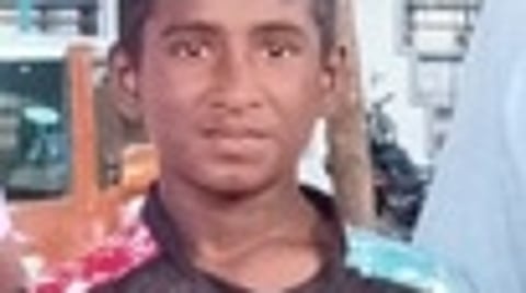 மாணவா் லோகேந்திர காா்த்திக்.