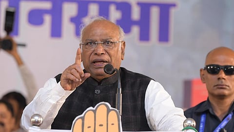 காங்கிரஸ் தலைவா் மல்லிகாா்ஜுன காா்கே