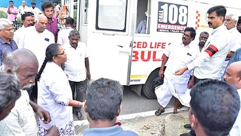 விபத்து நிகழ்ந்த பகுதியில் மீட்பு நடவடிக்கை மேற்கொண்ட துரை வைகோ எம்.பி.