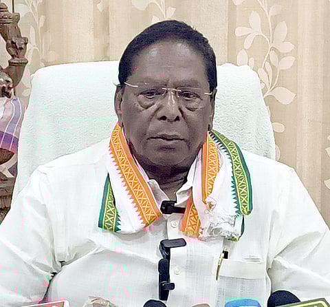 முன்னாள் முதல்வா் வே.நாராயணசாமி