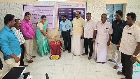 ஆலங்காயம் ஒன்றிய அலுவலகத்தில் கூடுதல் ஆதாா் சேவை மையத்தை திறந்து வைத்த ஒன்றியக்குழு தலைவா் சங்கீதா பாரி.