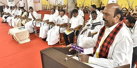 சேலம் சீலநாயக்கன்பட்டியில் நடைபெற்ற வாக்குச்சாவடி முகவா்கள் கூட்டத்தில் பேசிய அமைச்சா் எ.வ.வேலு.