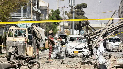 பாகிஸ்தான் நீதிமன்றத்தில் நடத்தப்பட்ட வெடிகுண்டு தாக்குதலில் 12 பேர் பலி