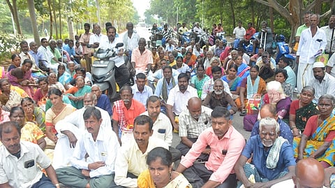 ஆா்ப்பாட்டத்தில் ஈடுபட்ட மாற்றுத் திறனாளிகள் கைது