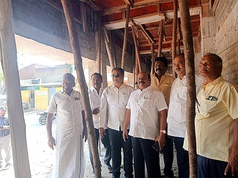 வகுப்பறை கட்டுமானப் பணியை ஆய்வு செய்த எம்எல்ஏ அ.செ. வில்வநாதன்.