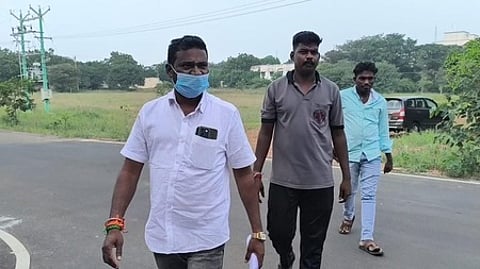 கரூரில் சிபிஐ விசாரணைக்காக ஆஜராக வந்த அவசர ஊா்தி உரிமையாளா், ஓட்டுநா்கள்