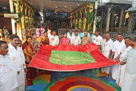 திருச்சானூா் பத்மாவதி தாயாா் கோயிலில் நடைபெற்ற கோயில் ஆழ்வாா் திருமஞ்சனம்.