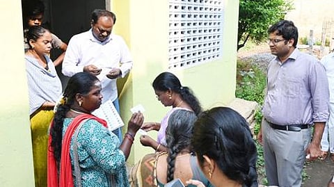 எஸ்ஐஆா்: கணக்கெடுப்பு காலம் முழுவதும் பள்ளி பணியிலிருந்து விடுவிக்க ஆசிரியா் கூட்டணி வலியுறுத்தல்