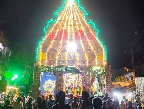 சகோபுரத்தில் வீதியுலா வந்த உற்சவா் ரங்கநாதப் பெருமாள்.