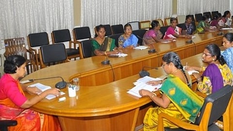 ராணிப்பேட்டையில் சமூக நலத்துறை செயல்பாடுகள் ஆய்வுக் கூட்டம்