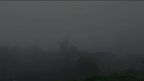 லவ்டேல் பகுதியில் காணப்பட்ட பனிமூட்டம்.