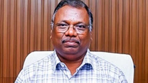 ராமநாதபுரம் மாவட்ட வருவாய் அலுவலா் பொறுப்பேற்பு