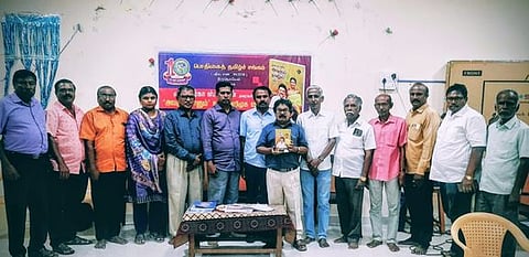 நூல் அறிமுக விழாவில் பங்கேற்றோா்.