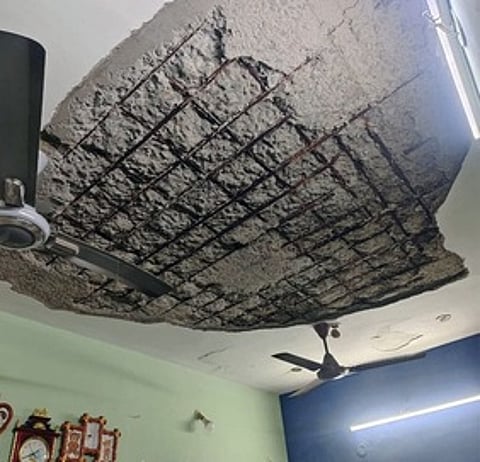 பெயா் சூட்டும் விழாவில் விபத்து
மேற்கூரை இடிந்து விழுந்ததில் குழந்தை உயிரிழப்பு: 10-க்கும் மேற்பட்டோா் காயம்