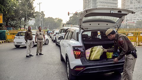 தேடுதல் வேட்டையில் தில்லி காவல்துறை