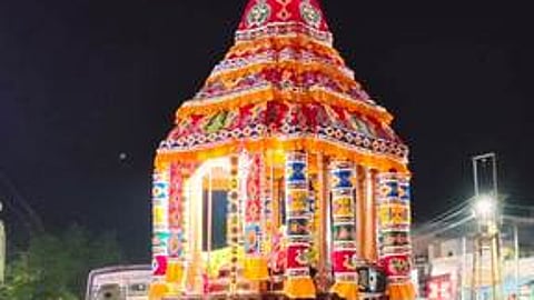 சிதம்பரத்தில் புதன்கிழமை நடைபெற்ற புதிய தோ் வெள்ளோட்டம்.