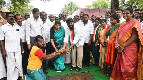 ஸ்ரீவைகுண்டம் அரசு மருத்துவமனை விரிவாக்கப் பணிக்கு அடிக்கல்