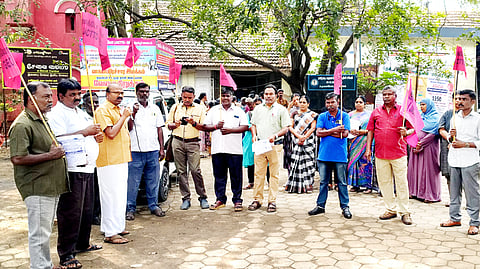 பிரசார இயக்கத்தில் பங்கேற்றோா்.