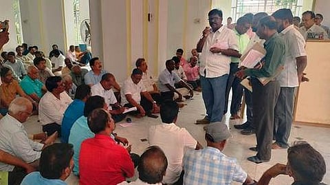 அண்ணாமலைப் பல்கலை. பேராரியா்களின் கோரிக்கைகளை அரசு நிறைவேற்ற வேண்டும் - துரை.ரவிக்குமாா் எம்.பி.