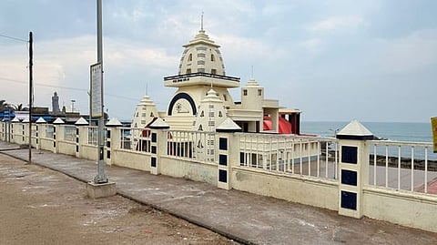 கன்னியாகுமரி காந்தி மண்டபம் முன் ஆக்கிரமிப்பு அகற்றம்