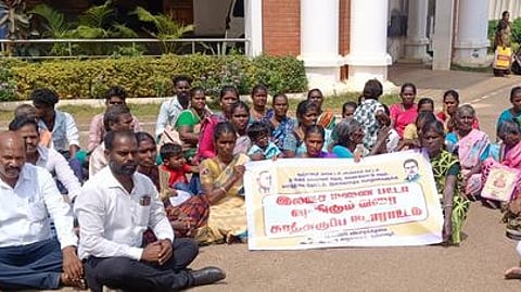 ஆட்சியரக வளாகத்தில் பொதுமக்கள் காத்திருப்புப் போராட்டம்