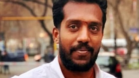 அரசுப்பேருந்து மோதி சித்த மருத்துவா் உயிரிழப்பு