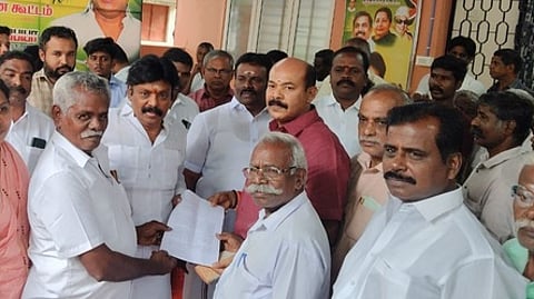 இட உரிமையை மீட்டுத் தரக் கோரி விக்கிரமசிங்கபுரம் மக்கள்
எம்எல்ஏவிடம் மனு அளிப்பு