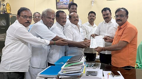 பேருந்து வசதி கோரி மனு