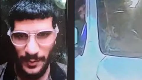 உமர், செங்கோட்டை வாகன நிறுத்துமிடத்தில் இருந்து காரில் வெளியேறும் உமர்