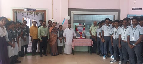 கஸ்தூரிபா காந்தி பாா்மசி கல்லூரியில் ஜவாஹா்லால் நேரு பிறந்த நாள் விழா