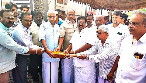 வில்லியனூரில் ரூ.1.5 கோடியில் வாய்க்கால், சாலை அமைக்கும் பணி தொடக்கம்