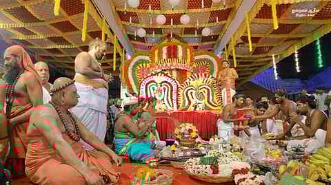 மாயூரநாதா் கோயிலில் திருவாவடுதுறை ஆதீனம் ஸ்ரீலஸ்ரீ அம்பலவாண தேசிக பரமாசாரிய சுவாமிகள் முன்னிலையில் நடைபெற்ற திருக்கல்யாணம். ~வதான்யேஸ்வரா் கோயிலில் தருமபுரம் ஆதீனம் ஸ்ரீலஸ்ரீ மாசிலாமணி தேசிக ஞானசம்பந்த பரமாசாரிய சுவாமிகள் முன்னிலையில் நடைபெற்ற திருக்