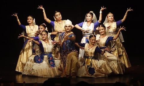 திருவான்மியூா் கலாஷேத்ரா மையத்தில் நடைபெற்ற பாடலாசிரியா் பூபேன் ஹசாரிகாவின் பாடல் கலை நிகழ்ச்சி.